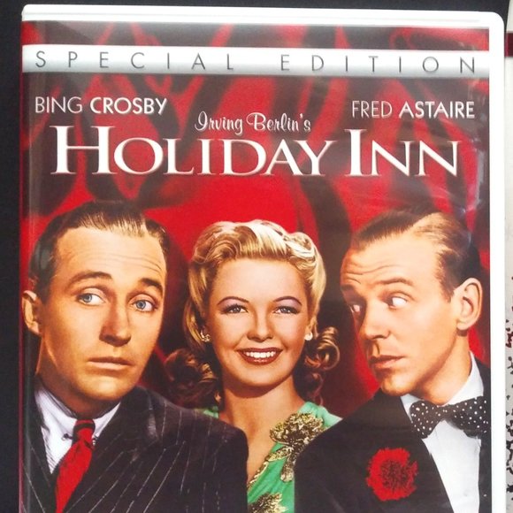 Corelle Christmas Mug plus Holiday Inn DVD - Picture 2 of 9